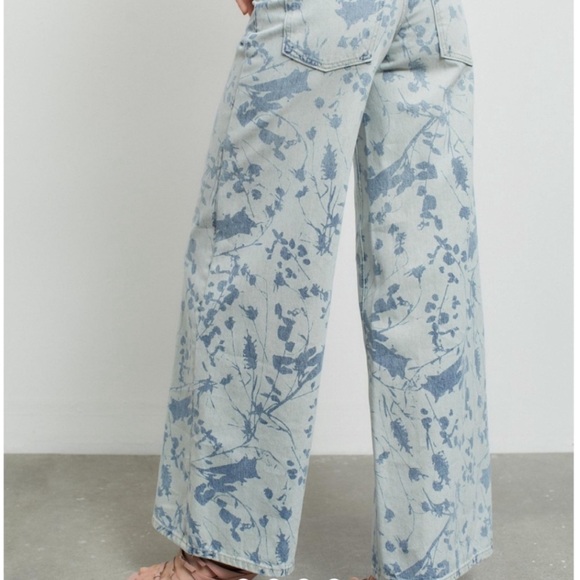 Wide-Leg Floral Denim - Picture 3 of 10